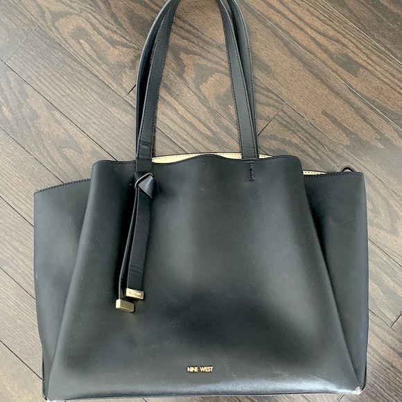 Nine West Handbags - Nine West Purse